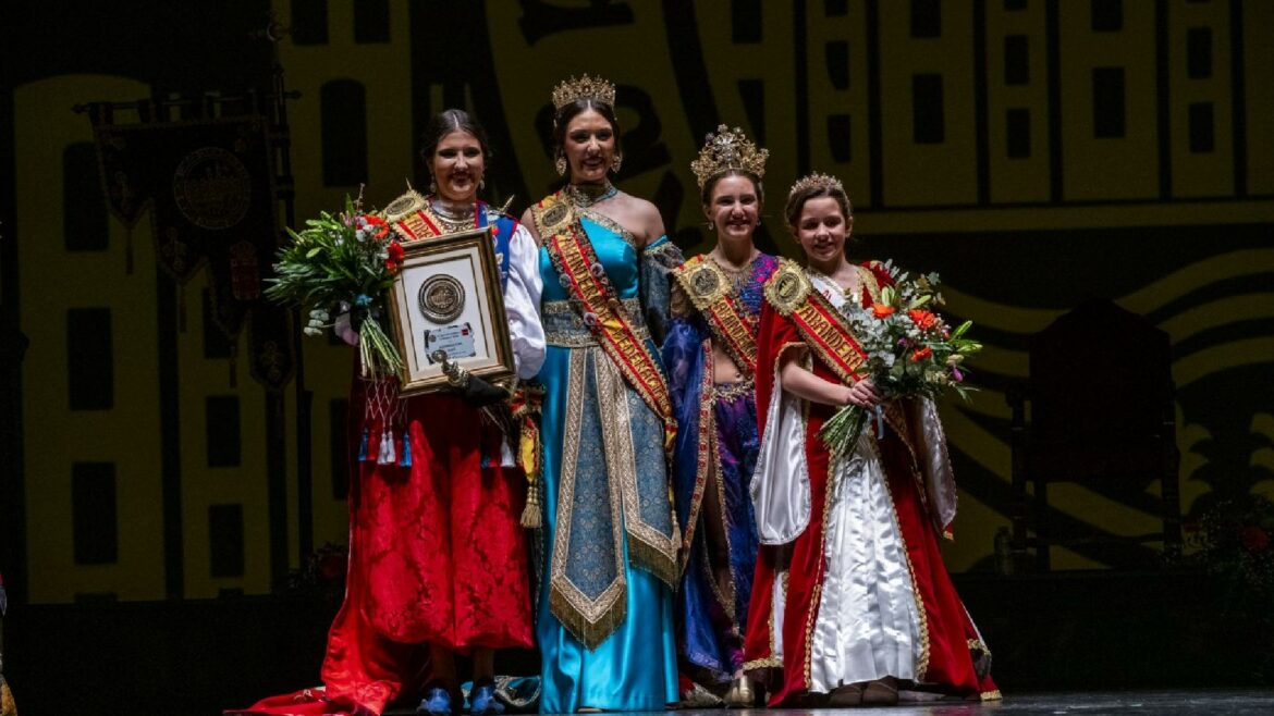 Moros y Cristianos de Murcia eligen a sus abanderadas para las fiestas de septiembre