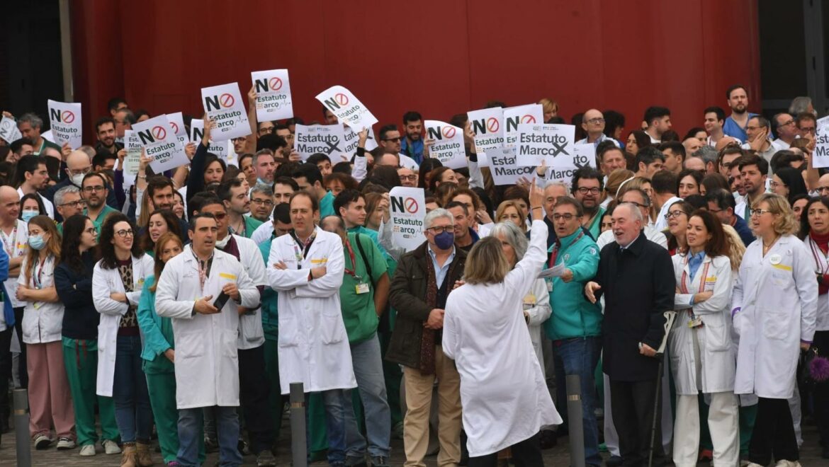 Los médicos de la Región salen a la calle para protestar contra la reforma del estatuto marco