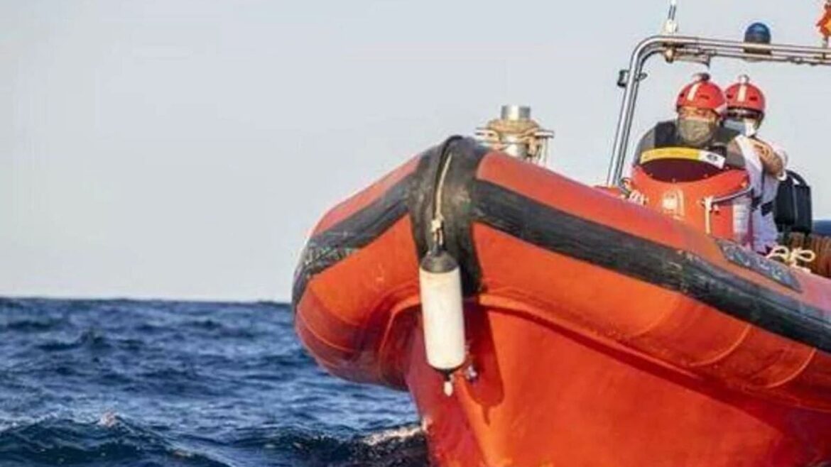 El naufragio de una patera deja un muerto en Águilas