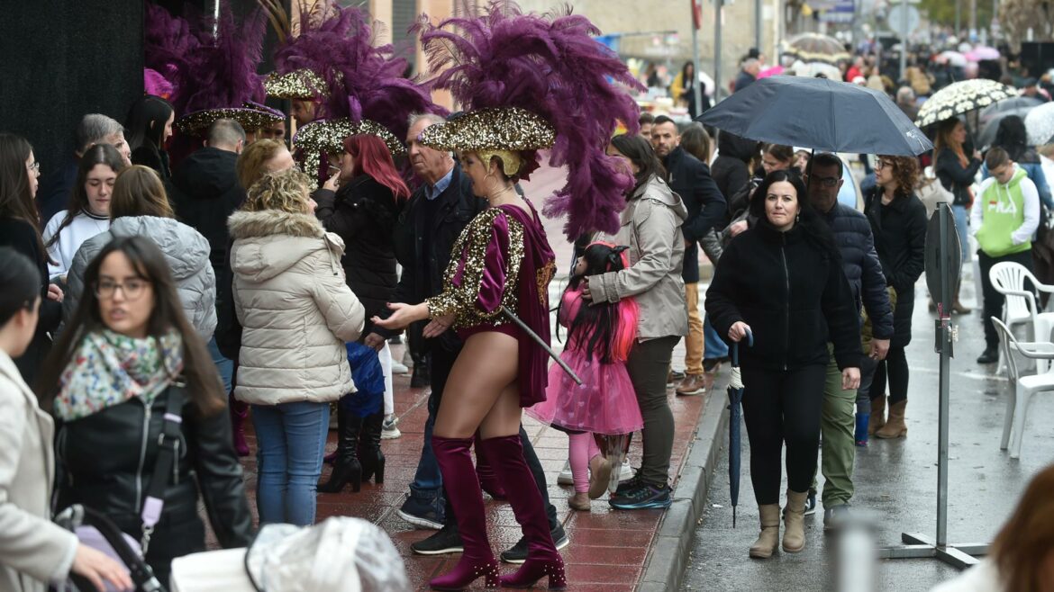 La llegada de una borrasca amenaza el carnaval: los desfiles aplazados por las lluvias en la Región