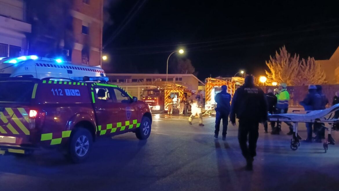 Un apuñalado durante un incendio en un edificio de Molina de Segura