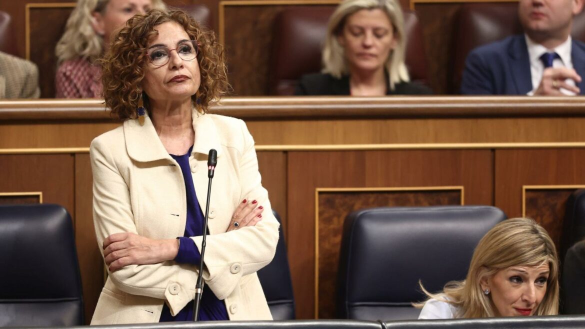 Montero y Díaz intentan capear el intento del PP de azuzar en su división por el SMI