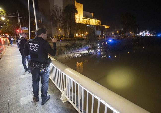 Buscan a una persona en el río Segura a su paso por Murcia