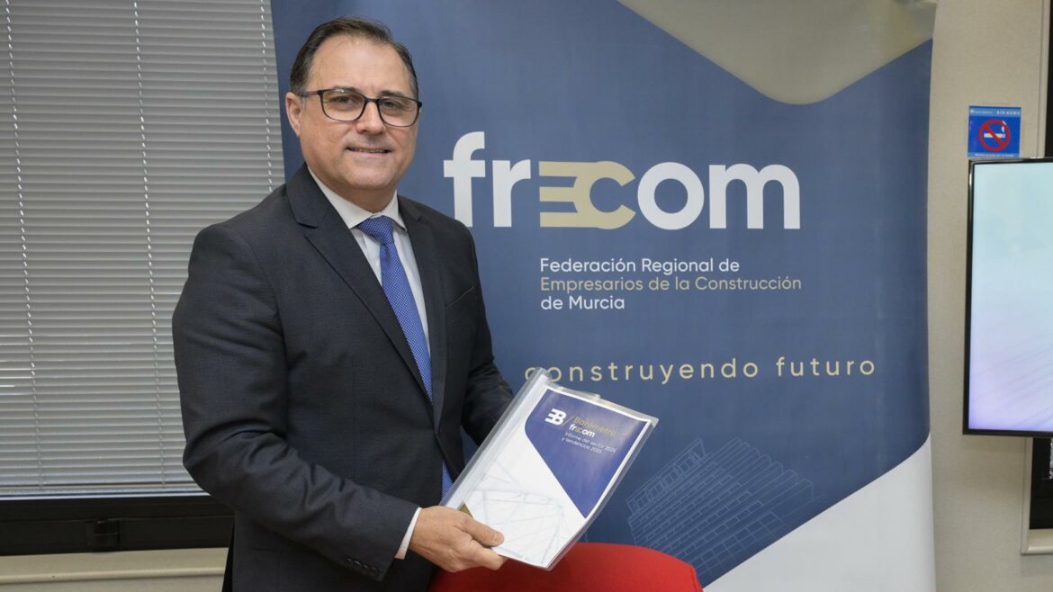 Frecom advierte de que se construyen la mitad de viviendas de las que se necesitan en la Región