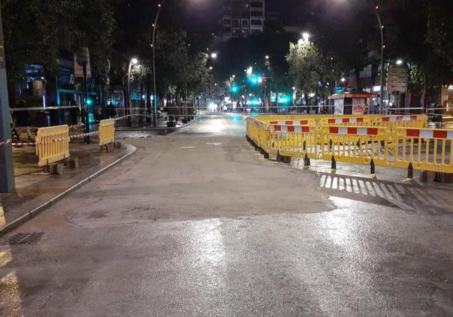 Cortan el tráfico la Gran Vía de Murcia por una fuga de agua