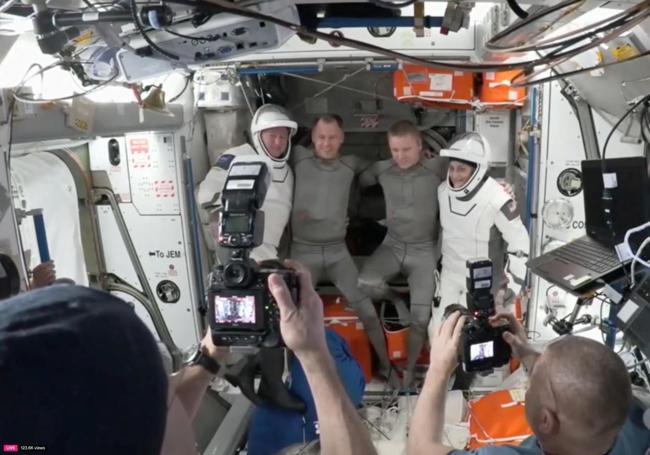 Los astronautas atrapados en la ISS ya están de vuelta en la Tierra