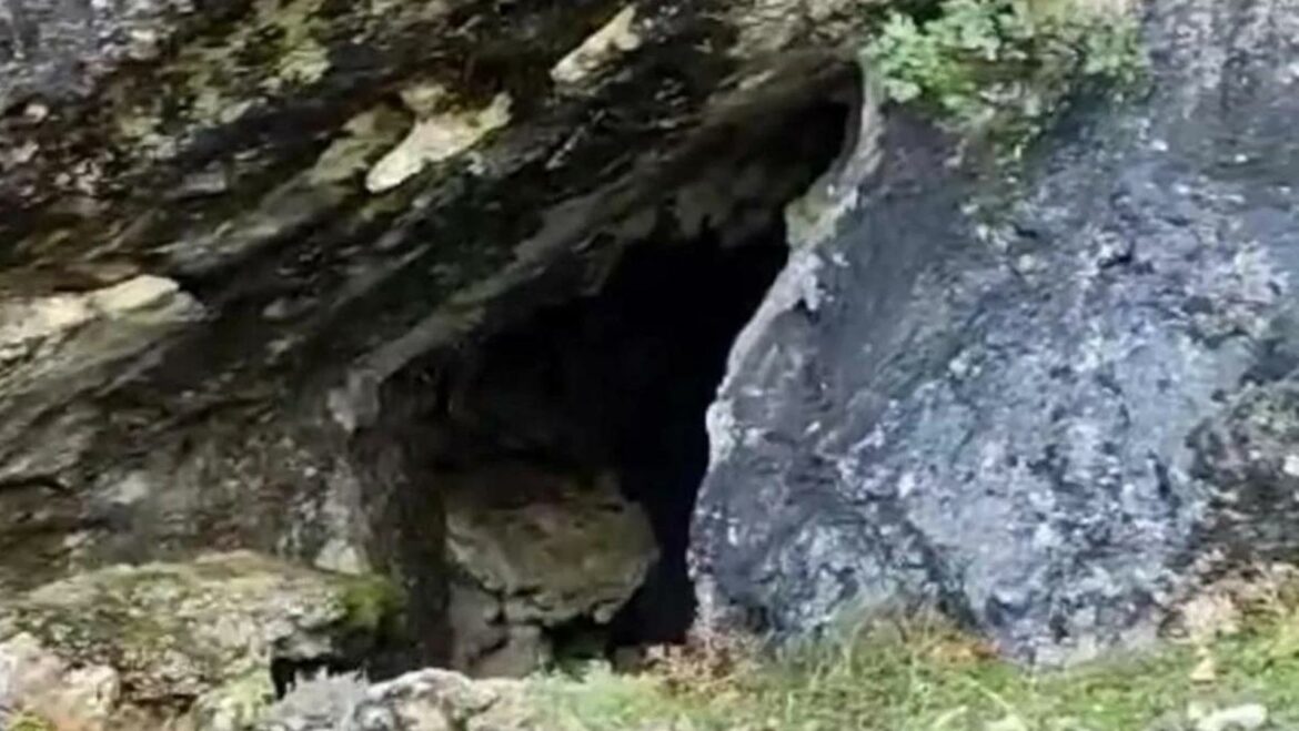 La Guardia Civil encuentra huesos de una niña y de una mujer en una cueva de Granada