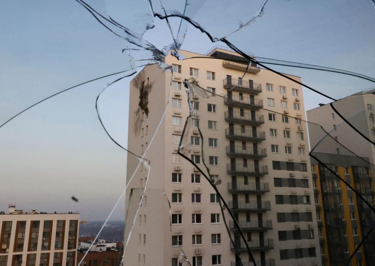 Imagen secundaria 1 - Destrozos causados por los drones ucranianos en edificios de Moscú.