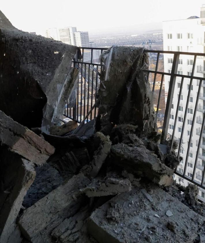 Imagen secundaria 2 - Destrozos causados por los drones ucranianos en edificios de Moscú.