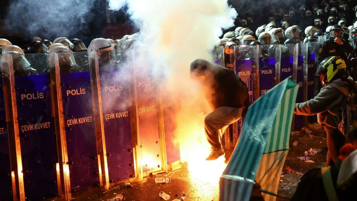 Turquía se enfrenta a las mayores protestas desde 2013 tras el arresto del alcalde de Estambul