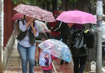 Las lluvias obligan a cortar una carretera en Cartagena y varias calles de Puerto de Mazarrón