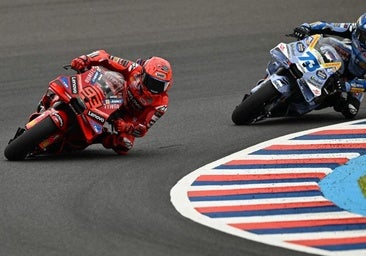 Marc Márquez domina el sprint de Argentina, pero Álex planta batalla