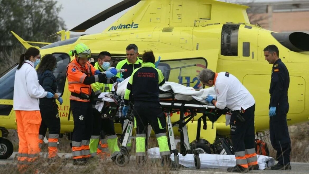 Cortan la línea del AVE Murcia-Madrid por una fuerte explosión en una fábrica pirotécnica de Alicante