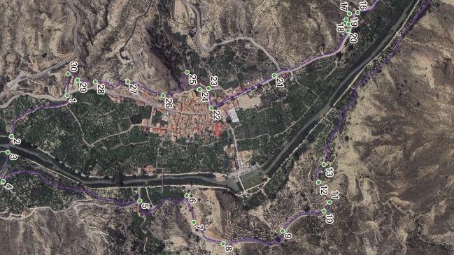 Imagen antes - Izquierda, plano del expediente que delimita el BIC Conjunto Histórico de Ojós. A la derecha, trazado del anteproyecto de la CHS a su paso por Ojós