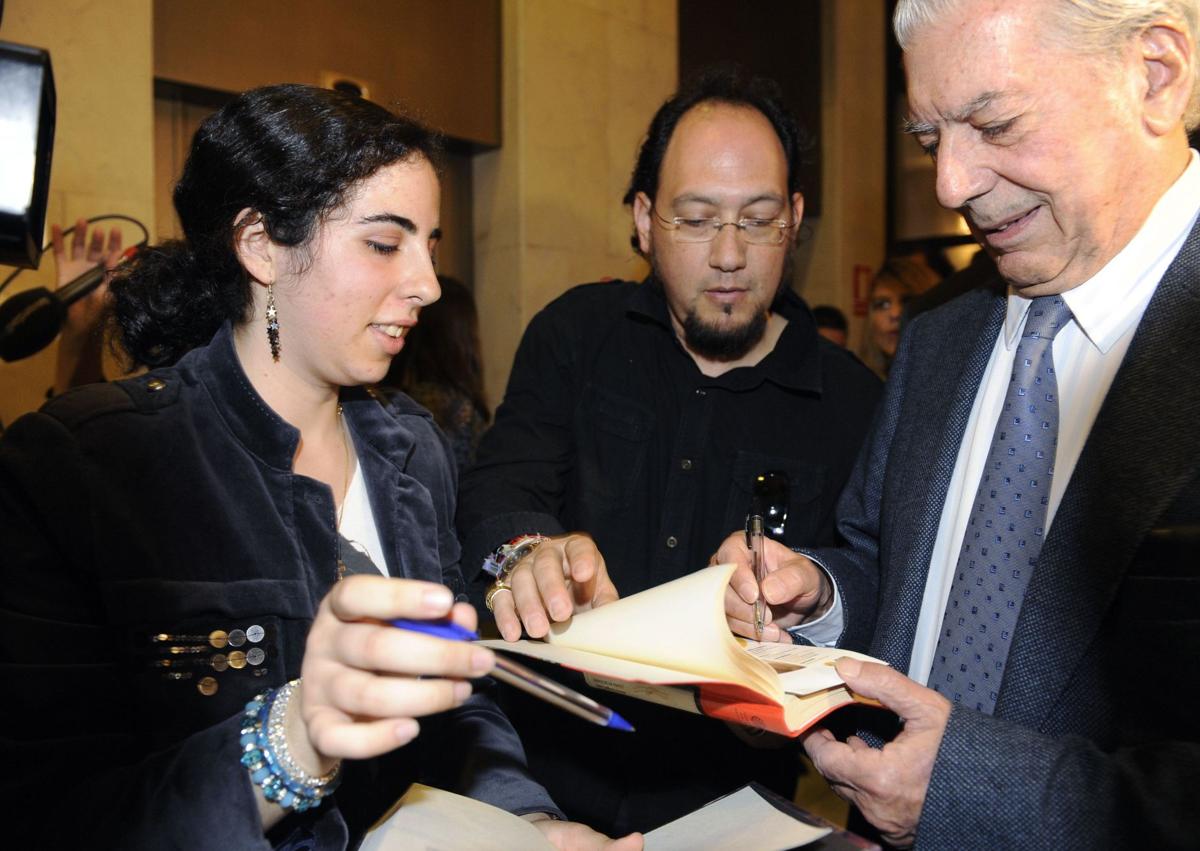 Imagen secundaria 1 - El escritor peruano, durante su visita a Murcia en 2011.