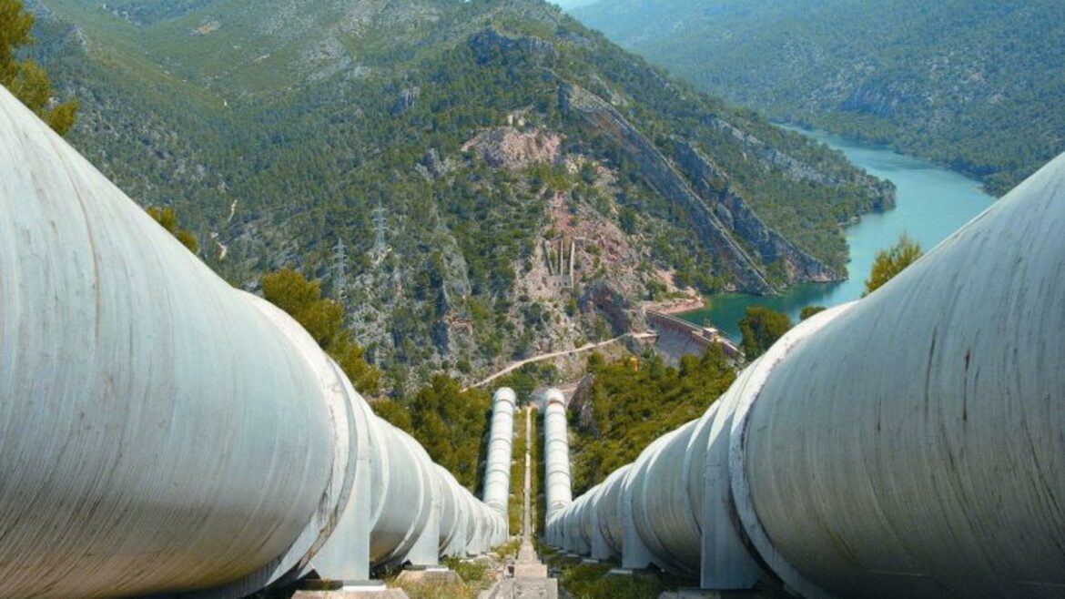 Antes agua a Portugal que al Levante