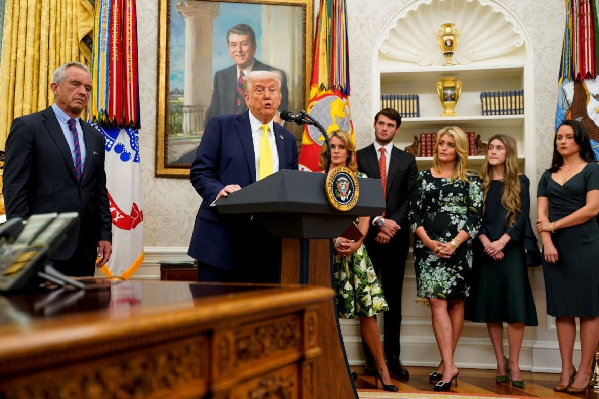 Trump no cree que Putin se «la esté jugando» pero le advierte que puede suspender la negociación sobre Ucrania