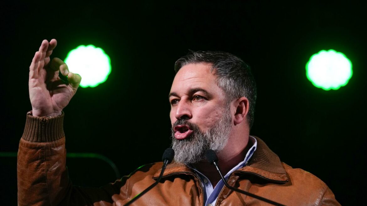 Los de Abascal se quedan solos y culpan a socialistas y populares de «arrastrar» el país a la guerra comercial