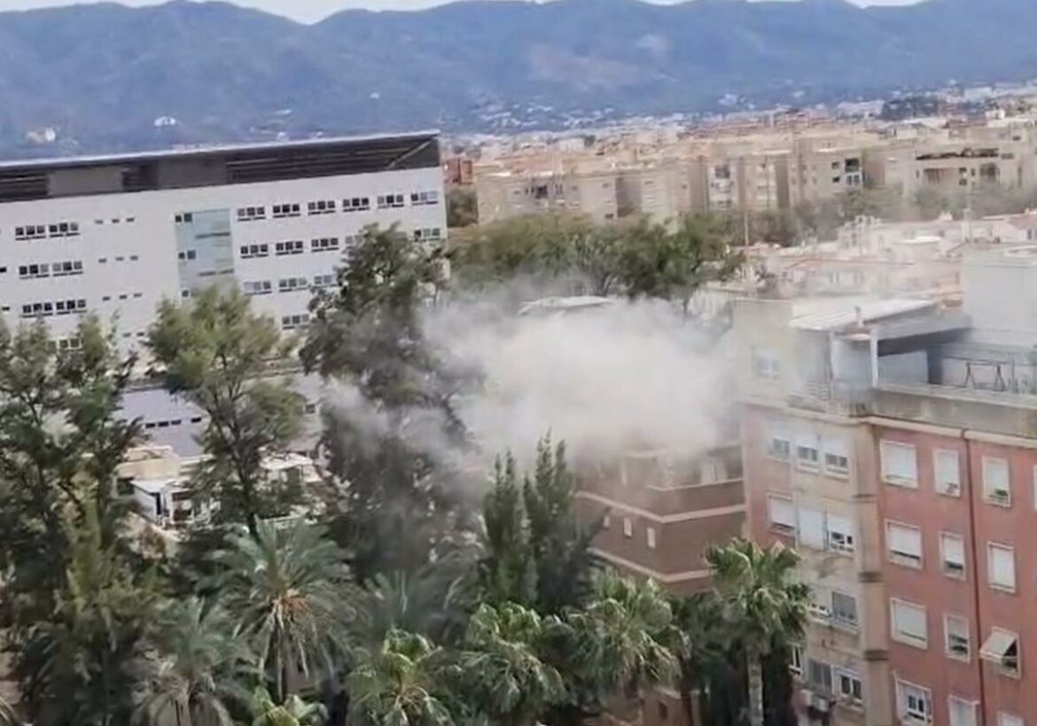 Arde una vivienda en el barrio de San Juan de Murcia