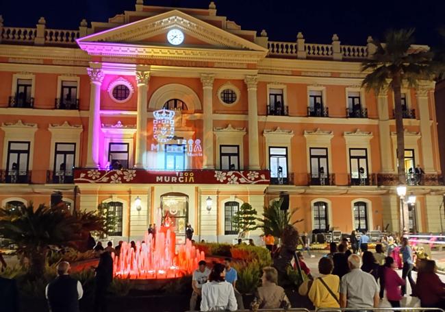 Ffiesta previa en la Glorieta con DJs.
