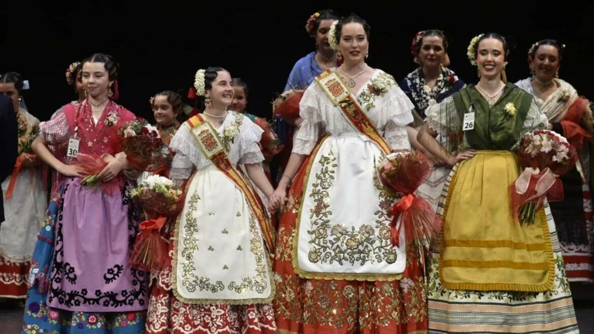 El Teatro Romea de Murcia acoge la tradicional exaltación huertana y la coronación de reinas