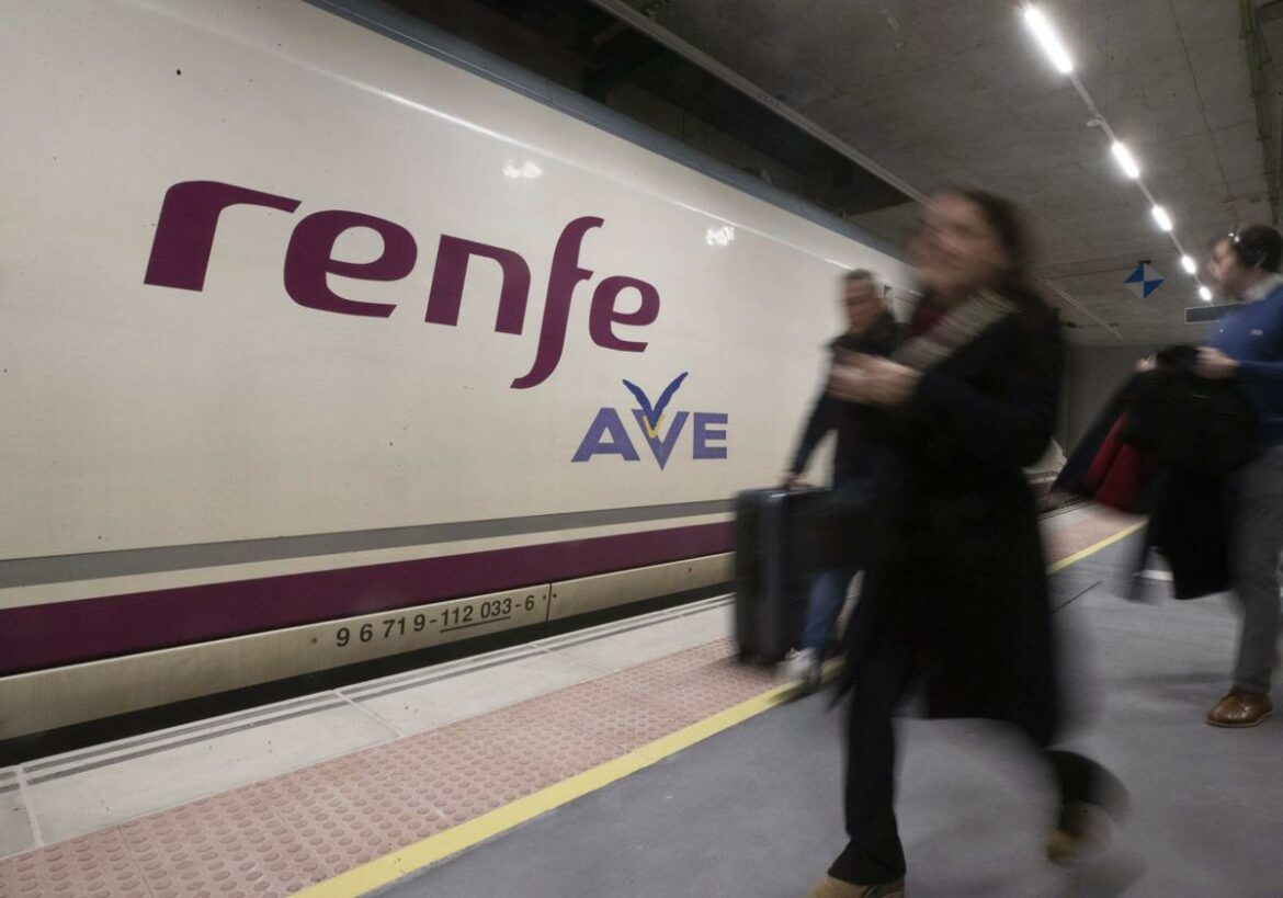 Competencia rechaza que Adif suba el canon a los operadores del AVE para que sean rentables