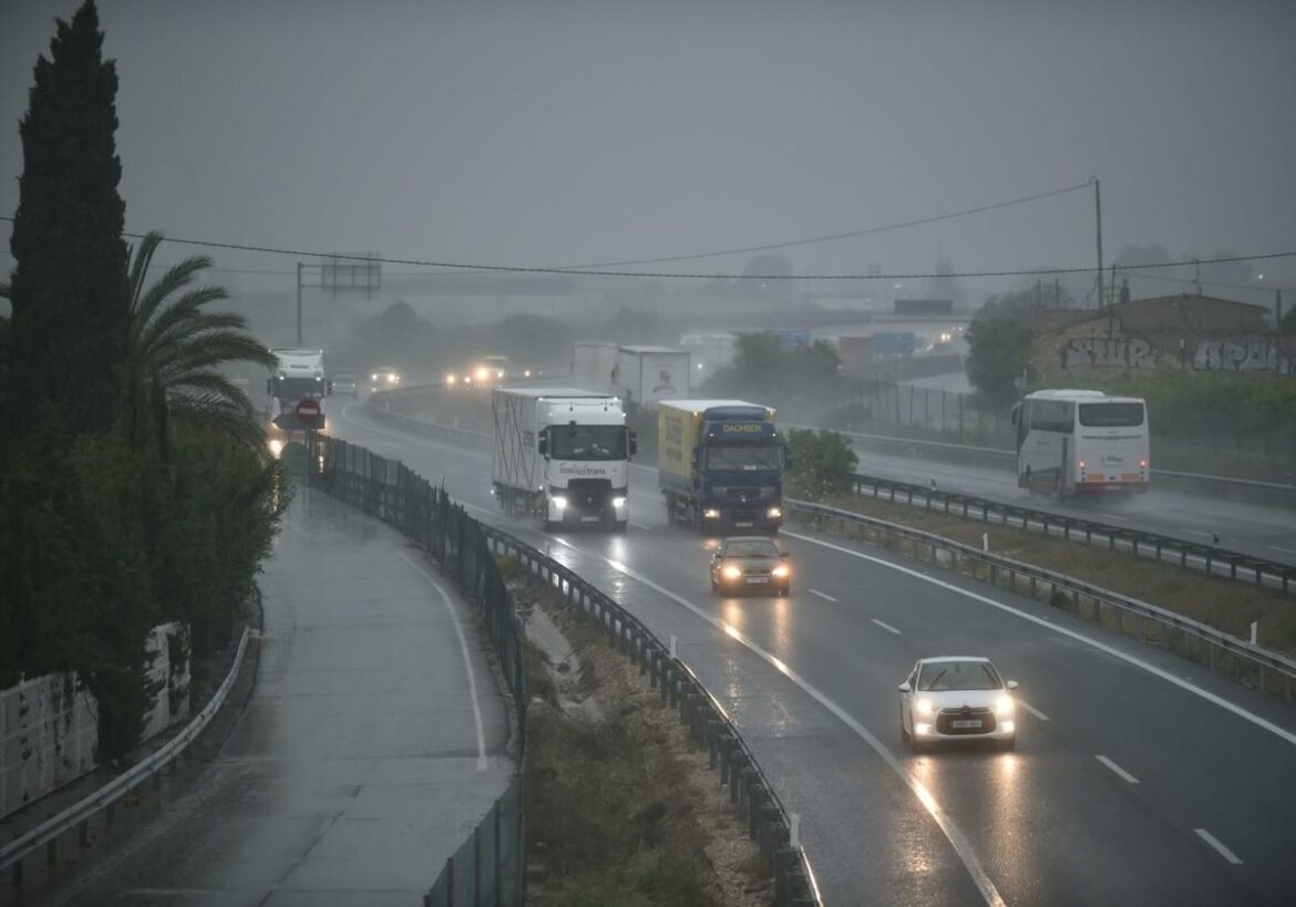 Aemet activa el aviso amarillo por tormentas y granizo para este sábado en la Región