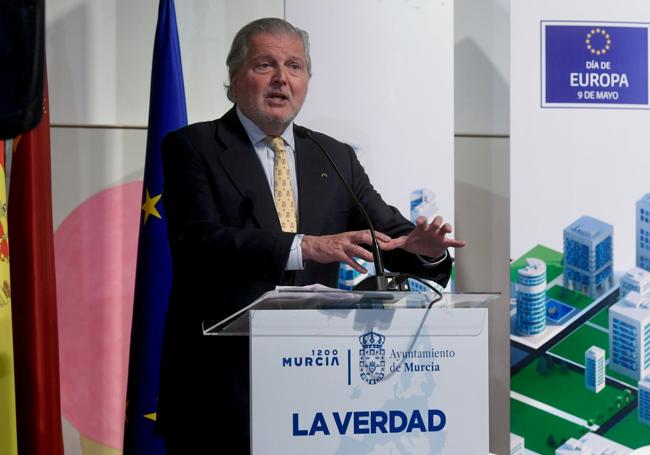 Íñigo Méndez de Vigo durante su ponencia.