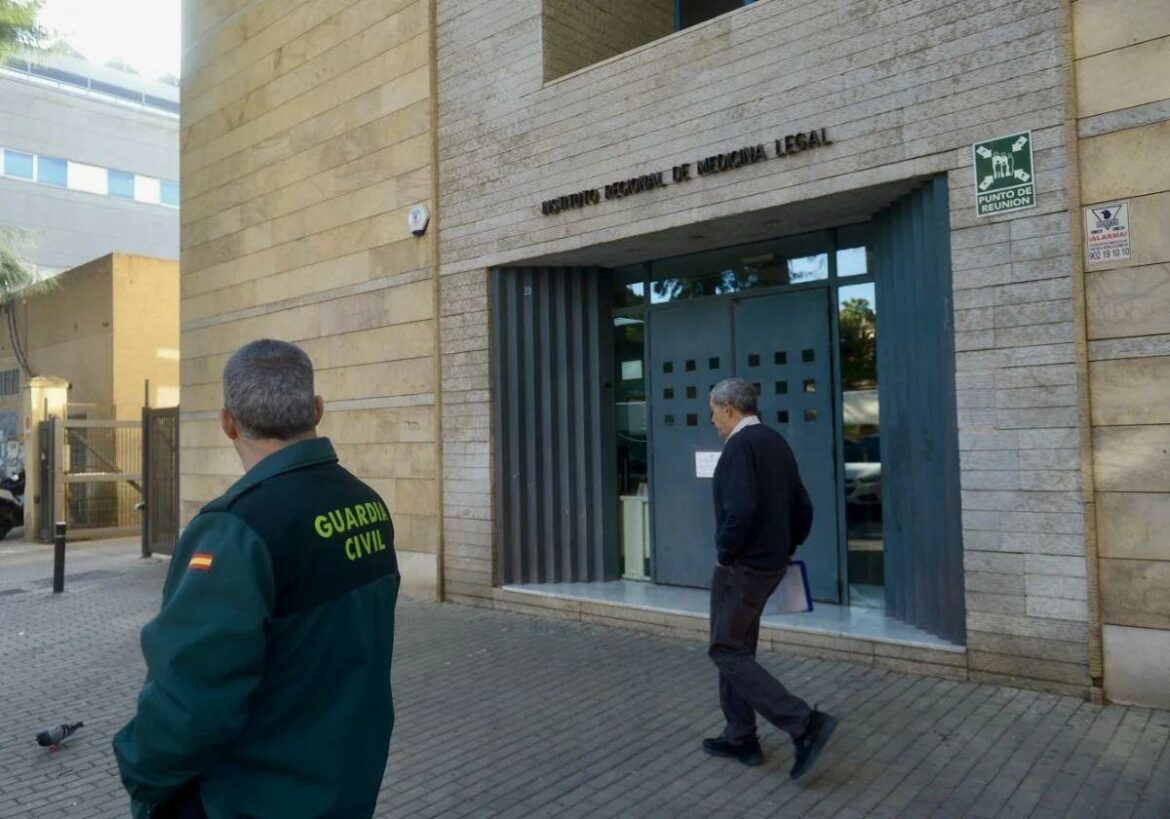 Exculpan de un presunto delito al exjefe de los forenses e impiden revisar sus cuentas