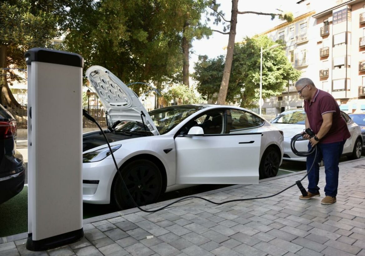 Los coches eléctricos podrán aparcar gratis en Murcia cuando entre en vigor la nueva ORA