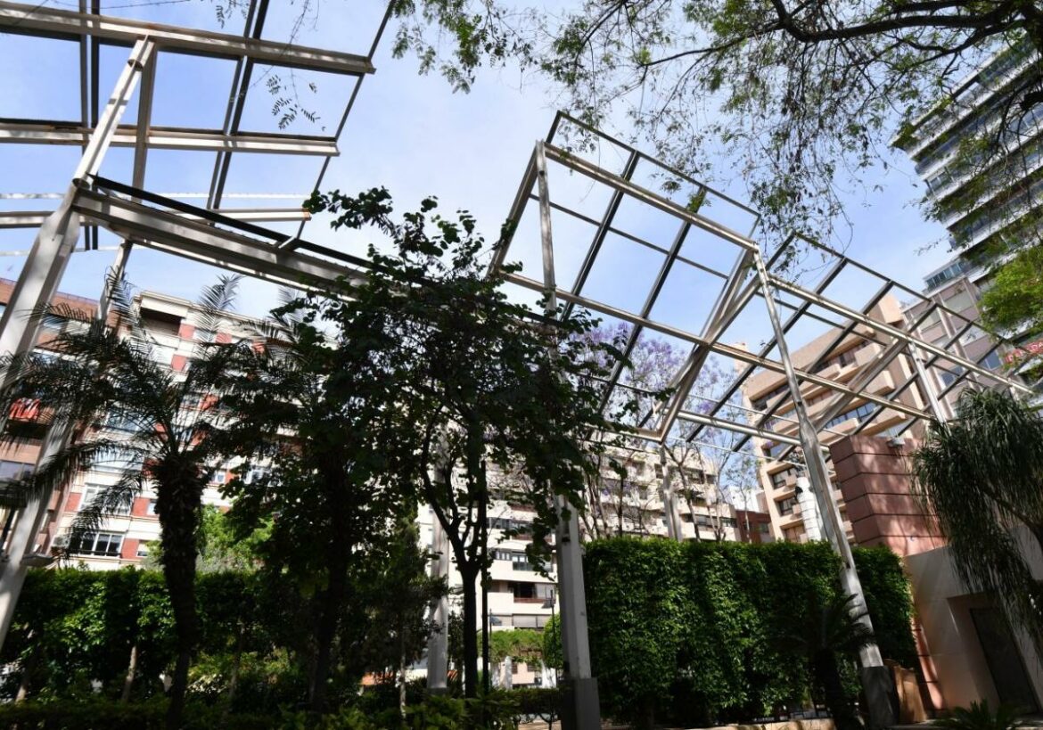 La plaza de Santa Isabel de Murcia llega al cuarto de siglo sin su gran pérgola