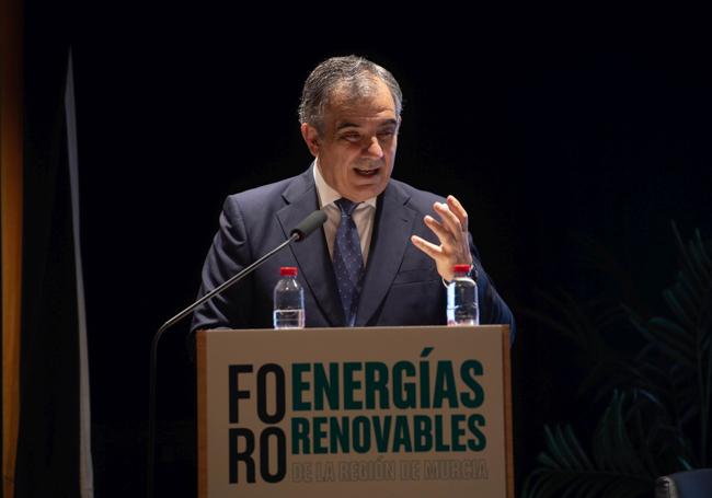 El consejero Vázquez, ayer, en un momento de su intervención.