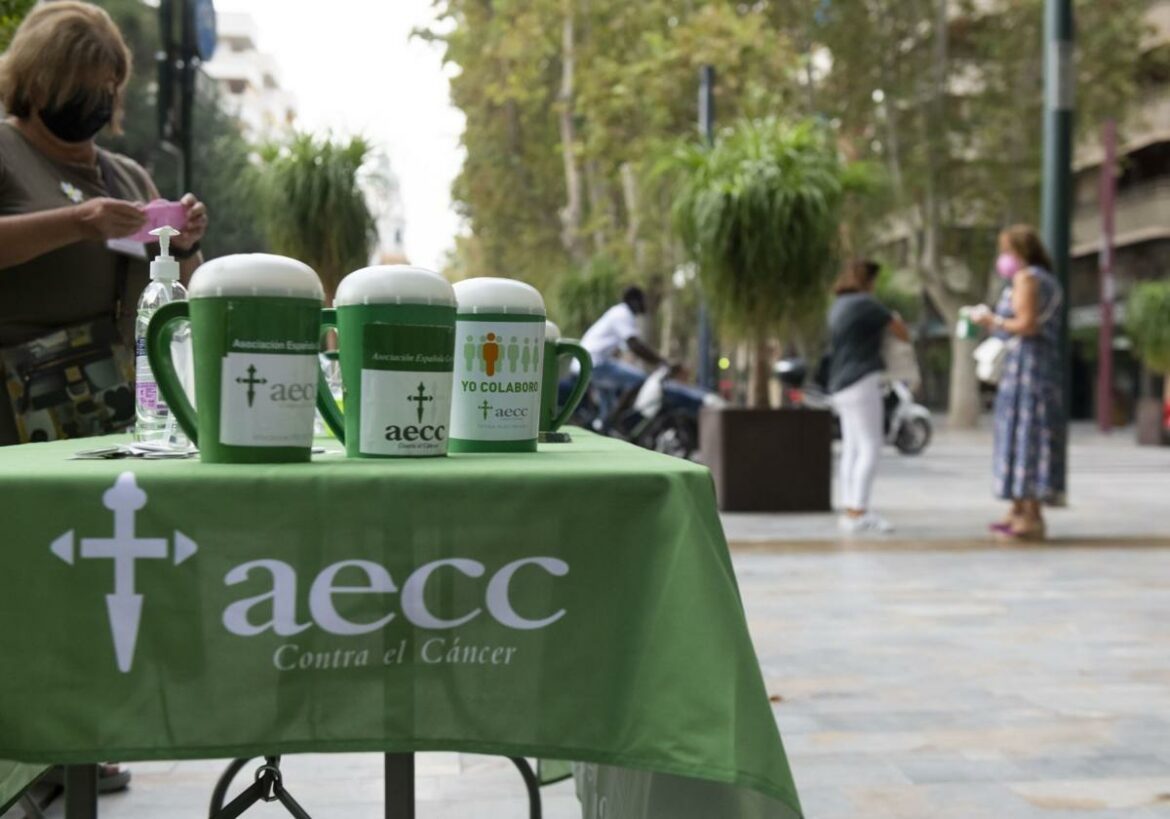Las huchas de la Asociación contra el Cáncer salen a la calle el jueves para la cuestación