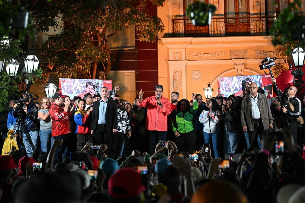 El chavismo se garantiza el poder en Venezuela: abstención, «farsa electoral» y una oposición perseguida