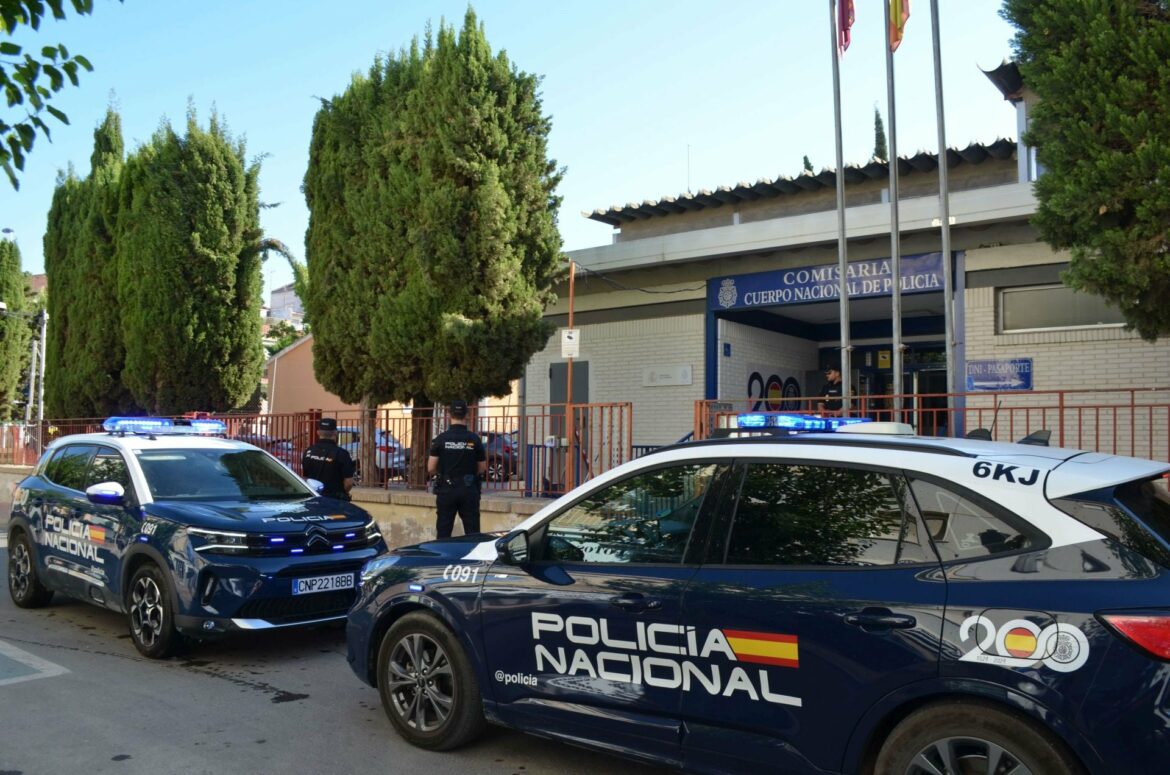 Roba dos anillos valorados en 18.000 euros mientras su propietaria juega al golf en Molina de Segura