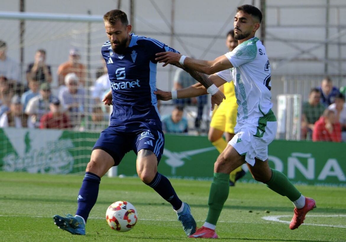 Directo | El Real Murcia se topa con el poste