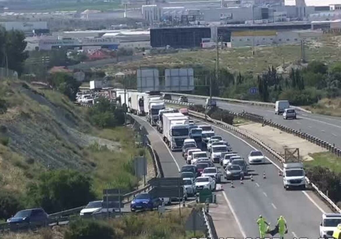 Cortada en Molina de Segura la autovía A-30 por la colisión de cuatro coches