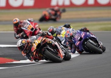 Máximo Quiles no tiene techo: primer podio para el murciano en Moto3