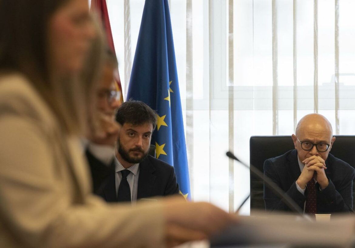 Piden la comparecencia de Valcárcel y Miras en la comisión que investiga el aeropuerto de Corvera