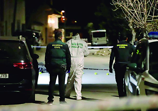 Agentes de la Guardia Civil, en enero, en Alquerías.