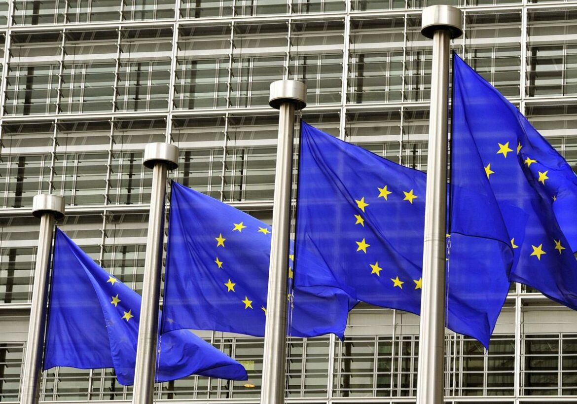 Bruselas prevé que la economía española crezca un 2,6% este año, en línea con las previsiones del Gobierno
