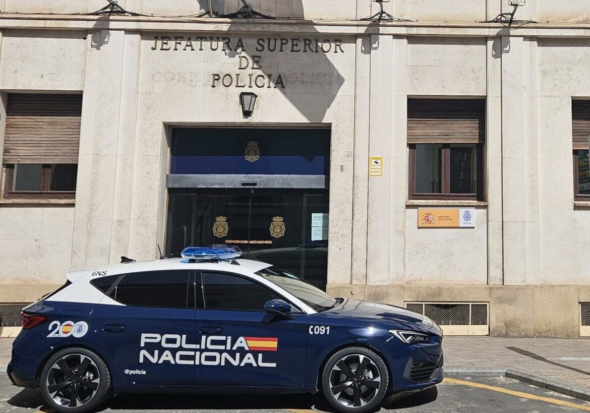 Dos detenidos por el robo violento a un hombre cuando se montaba en su coche en Murcia