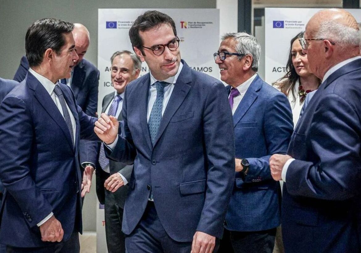 Economía eleva la opa de BBVA al Consejo de Ministros para valorar nuevas condiciones