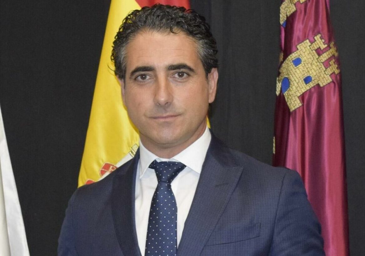 El PSOE de Las Torres denuncia que una adjudicataria del Ayuntamiento contrató al edil de Familia