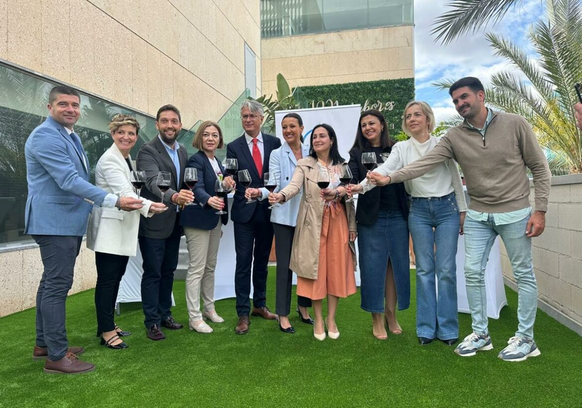 La Región recopilará en una guía enoturística los recursos de las tres rutas del vino