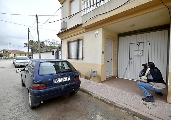 Portal de la vivienda en la que se produjo la disputa familiar.