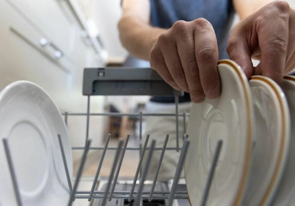 No es solo para platos: ocho objetos que probablemente desconocías que puedes lavar en el lavavajillas
