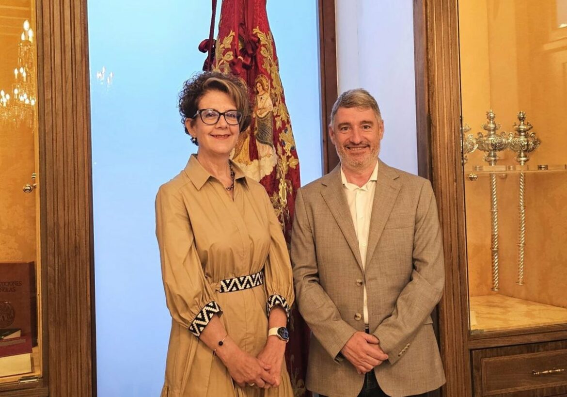 La científica María Ángeles Esteban Abad, Síndica Portadora del Oriol 2025