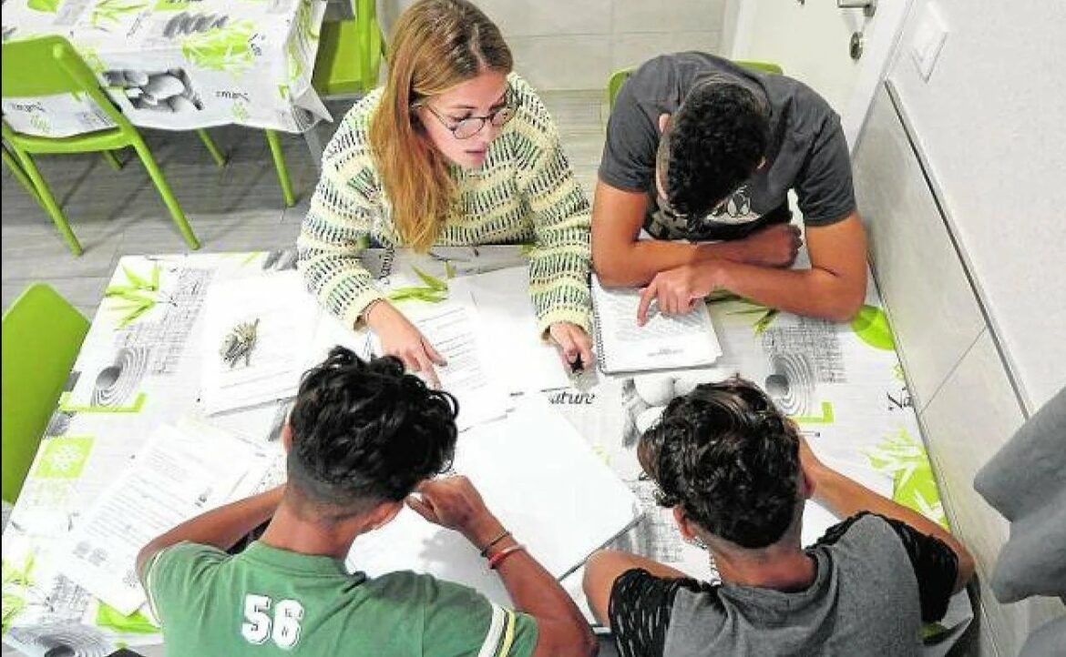 El Ministerio calcula que la Región de Murcia tendrá que acoger a 195 menores migrantes más