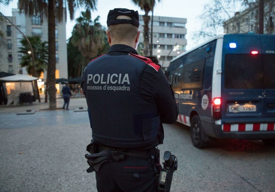 Detenida una joven de 22 años por lanzar piedras a una anciana de 89 años en Manresa